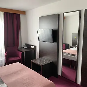 Hotel Montree ***